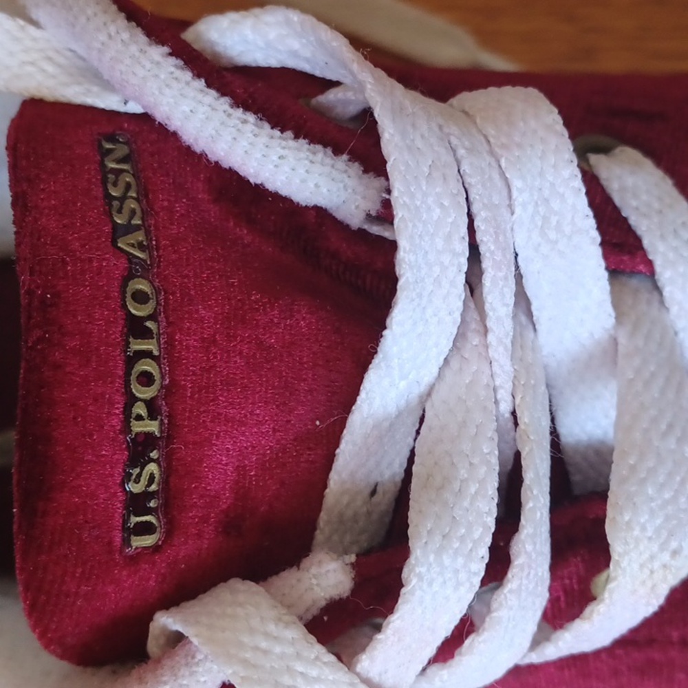 U.S.Polo Association Burgundy Red Velvet Sneakers Cushioned Ankles W8 - Picture 2 of 12